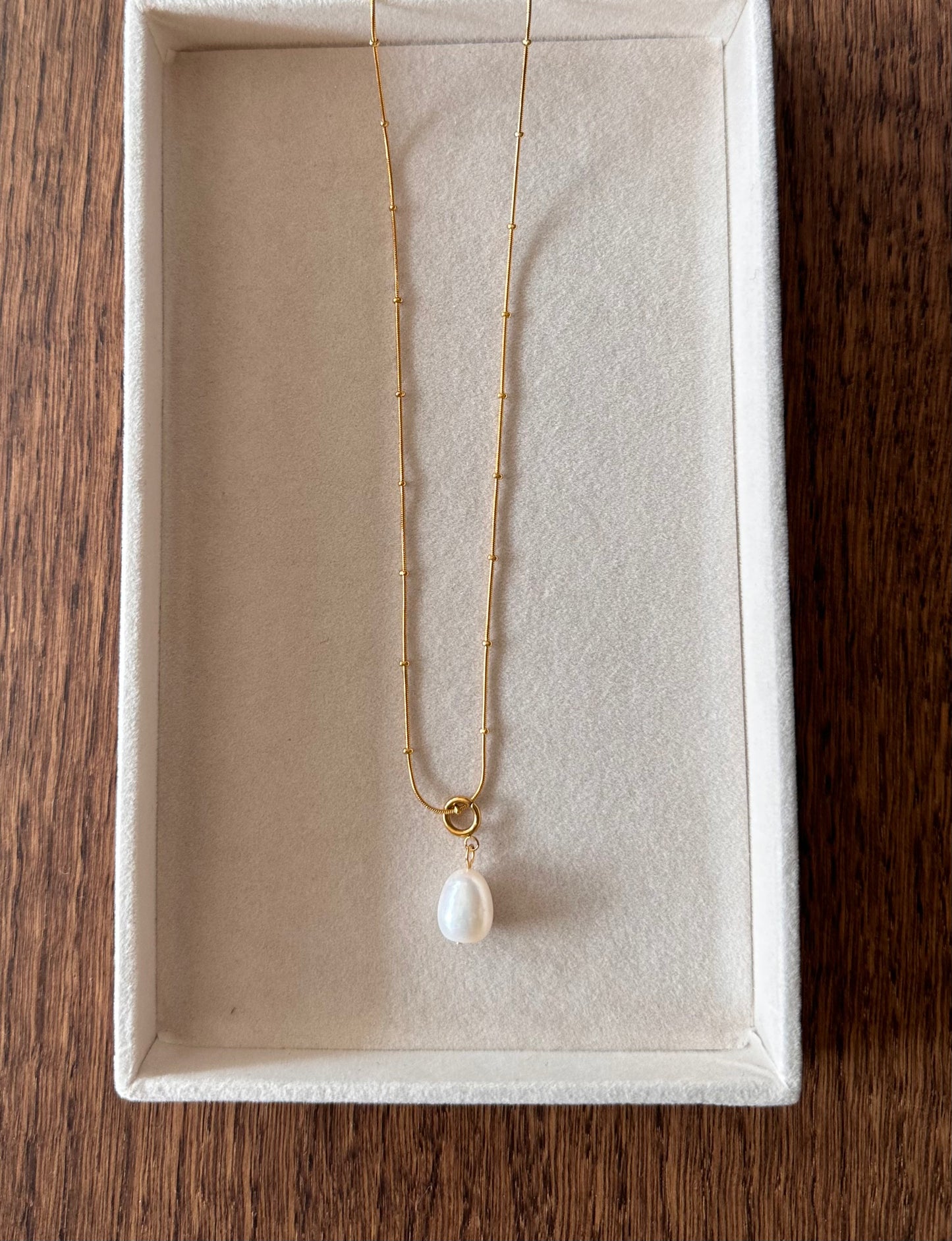 Classic Pearl necklace Guld