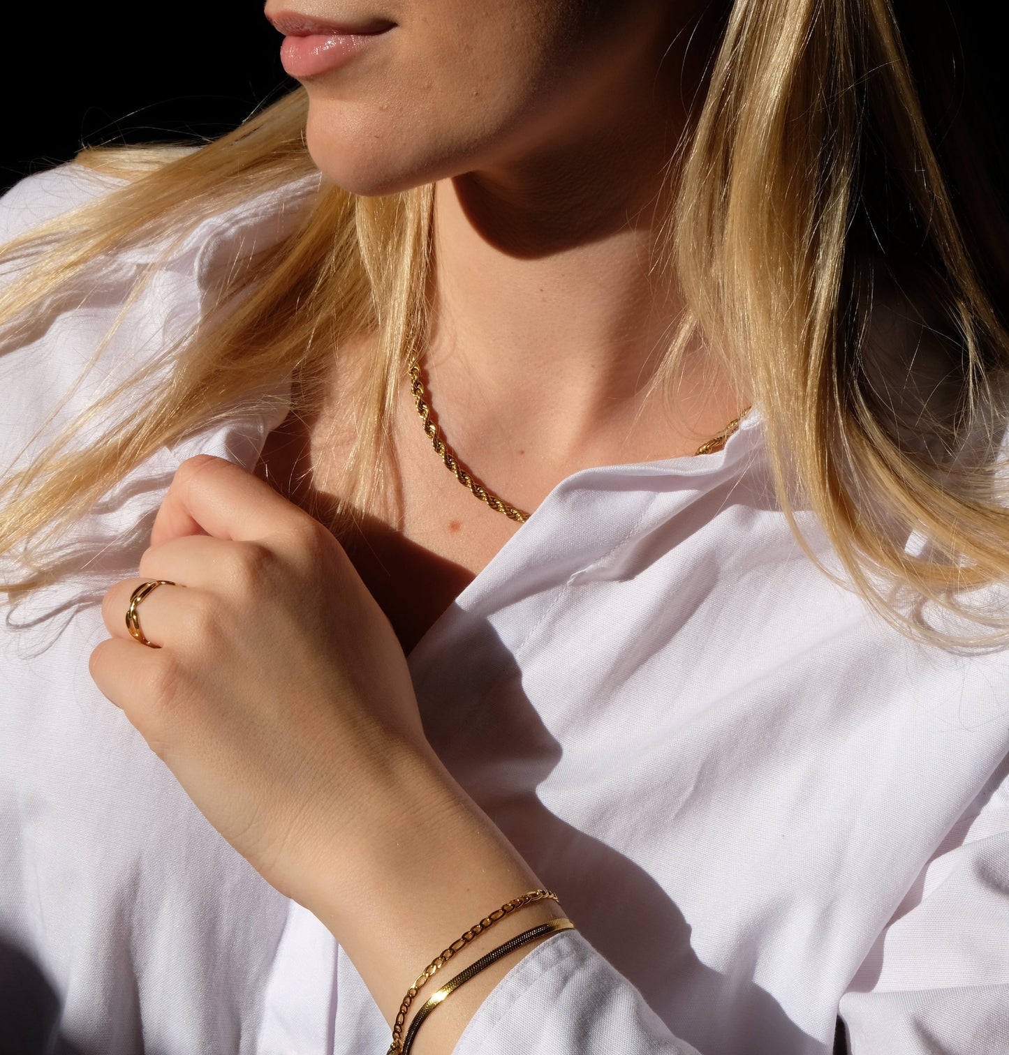 Thin figaro bracelet Gold