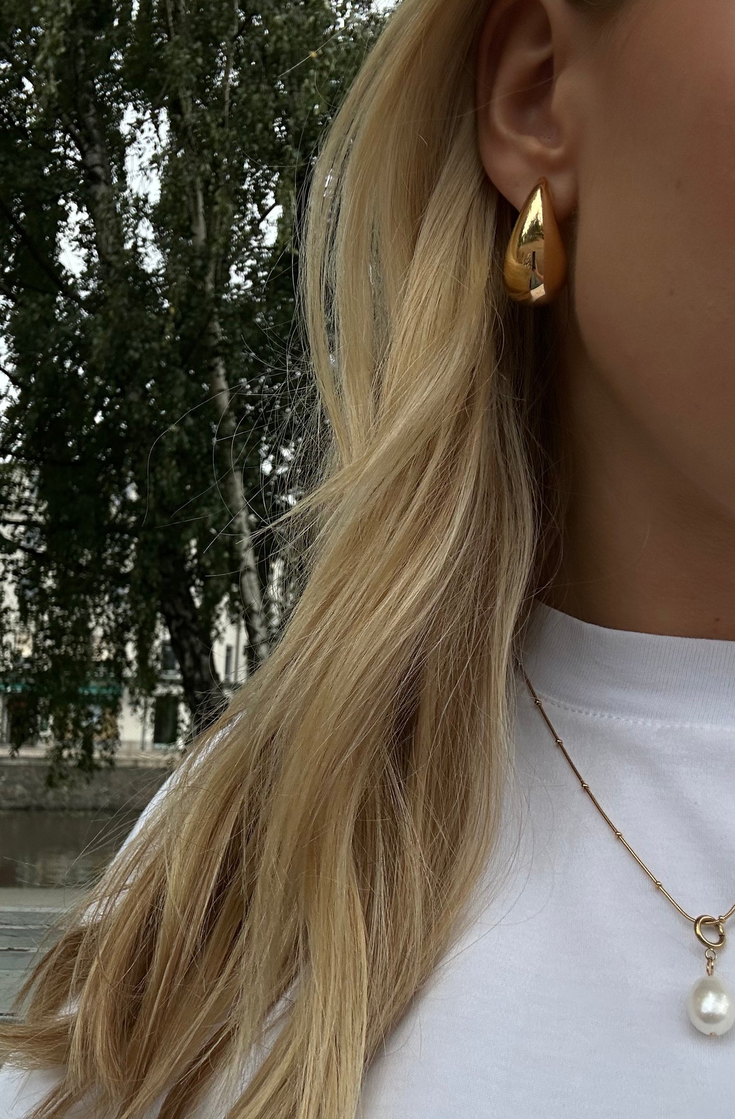 Drop earrings Gold